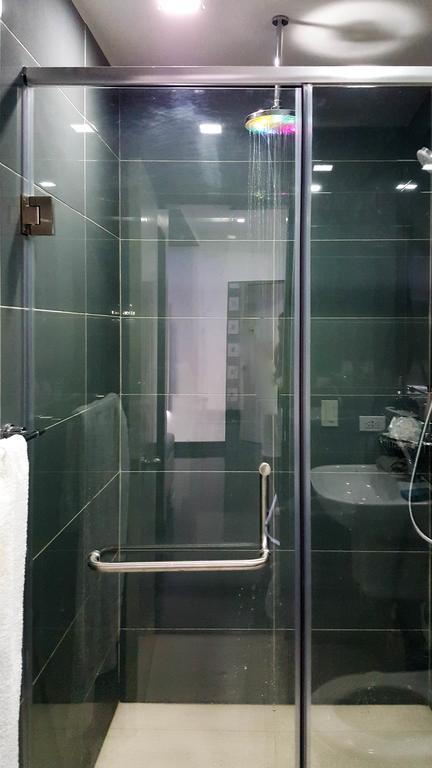 Modern Luxury Lower Penthouse Unit Manila Exterior foto